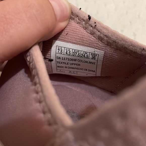 Sketchers slip on shoes. - Picture 4 of 4